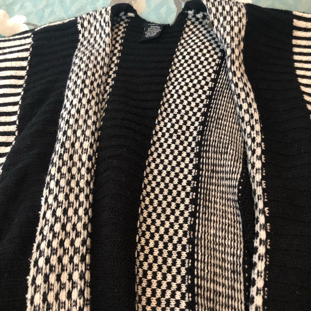 6 FOR $10 Rue 21 small sweater - Picture 3 of 4